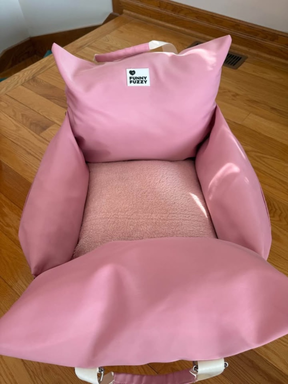 LIKE NEW FunnyFuzzy Portable Leisure Outing Car Seat Travel Dog Bed – Pink